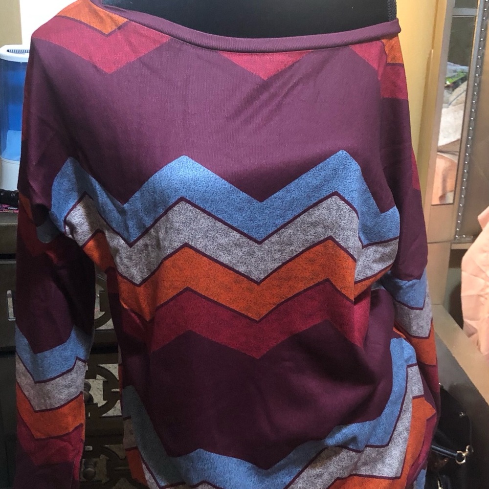 💥Off the Shoulder Chevron Print Top💥 - Picture 3 of 4